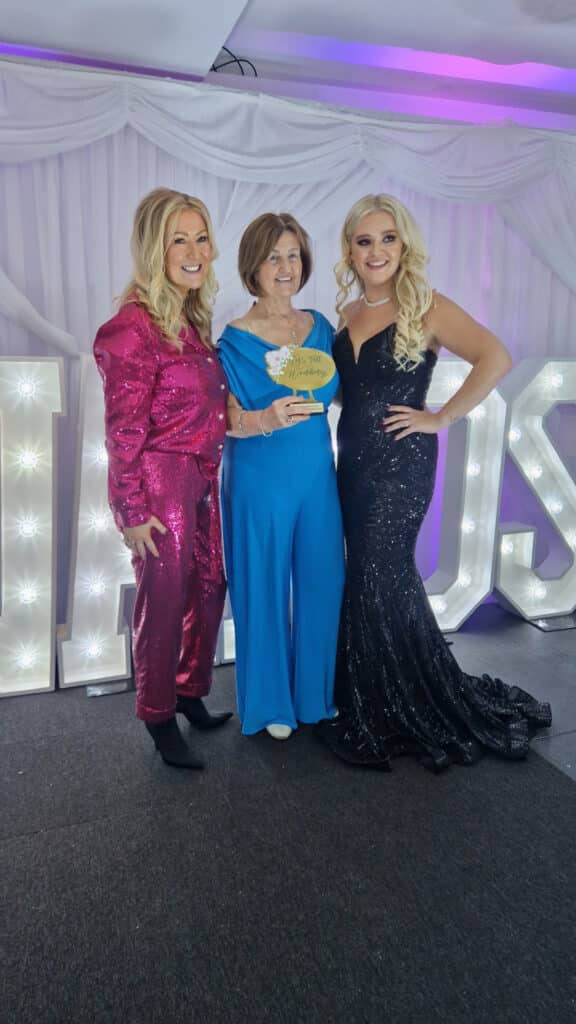 Bernadette Kennelly Wedding Cakes receiving an award